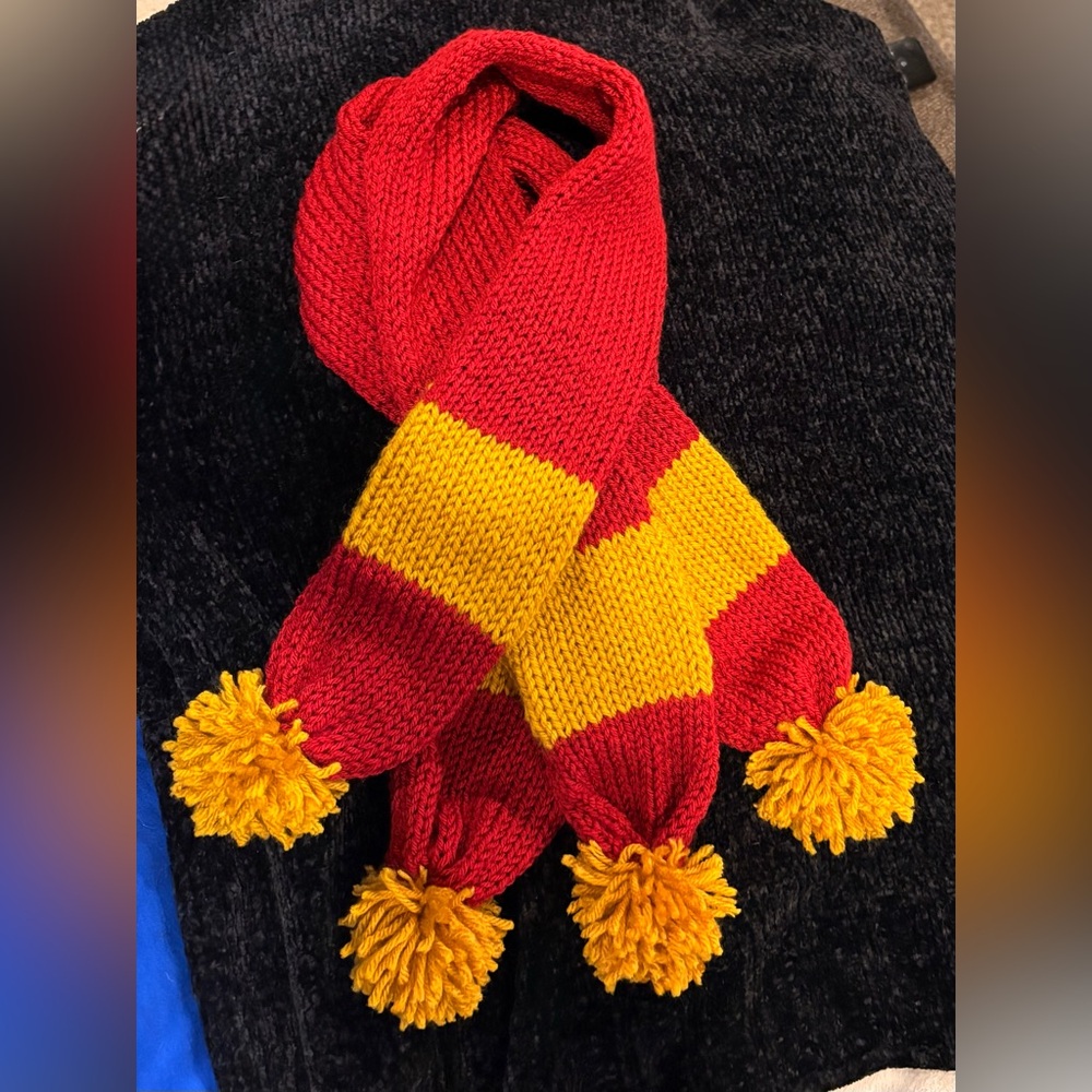 Handmade kids Chiefs colors scarf - Picture 2 of 2